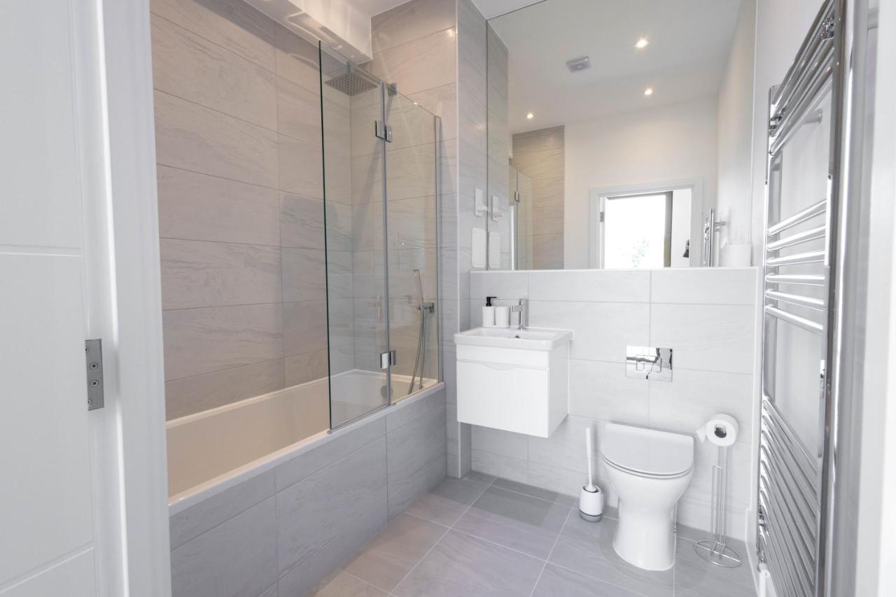 Modern Apartments With Balcony In Merton Near Wimbledon By Sojo Stay Mitcham Exterior photo